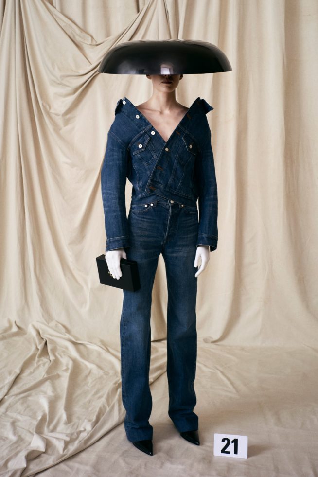 00021-balenciaga-couture-fall-21-credit-brand