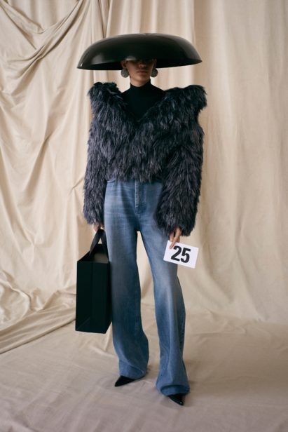 00025-balenciaga-couture-fall-21-credit-brand