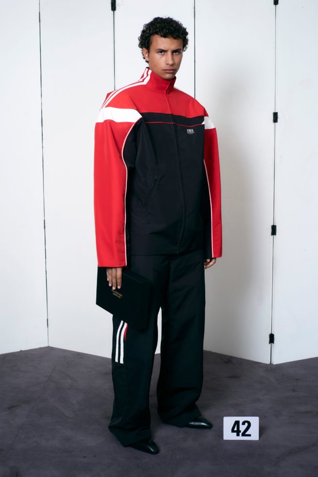 00042-balenciaga-couture-fall-21-credit-brand