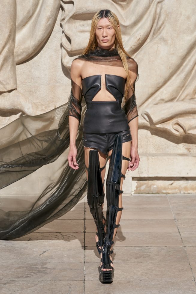 00006-rick-owens-spring-22-rtw-paris-credit-gorunway