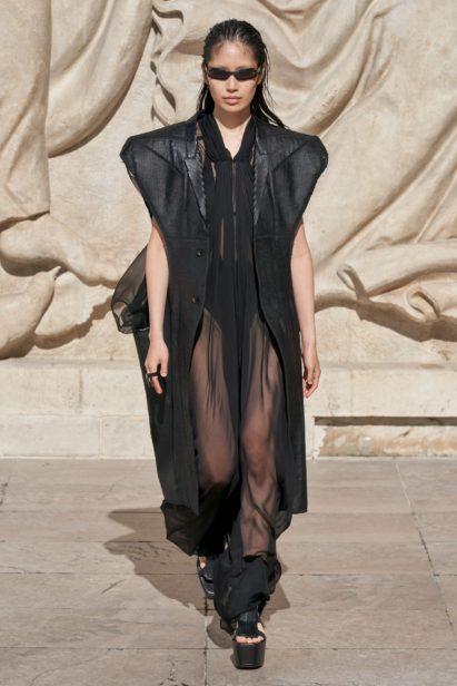 00013-rick-owens-spring-22-rtw-paris-credit-gorunway