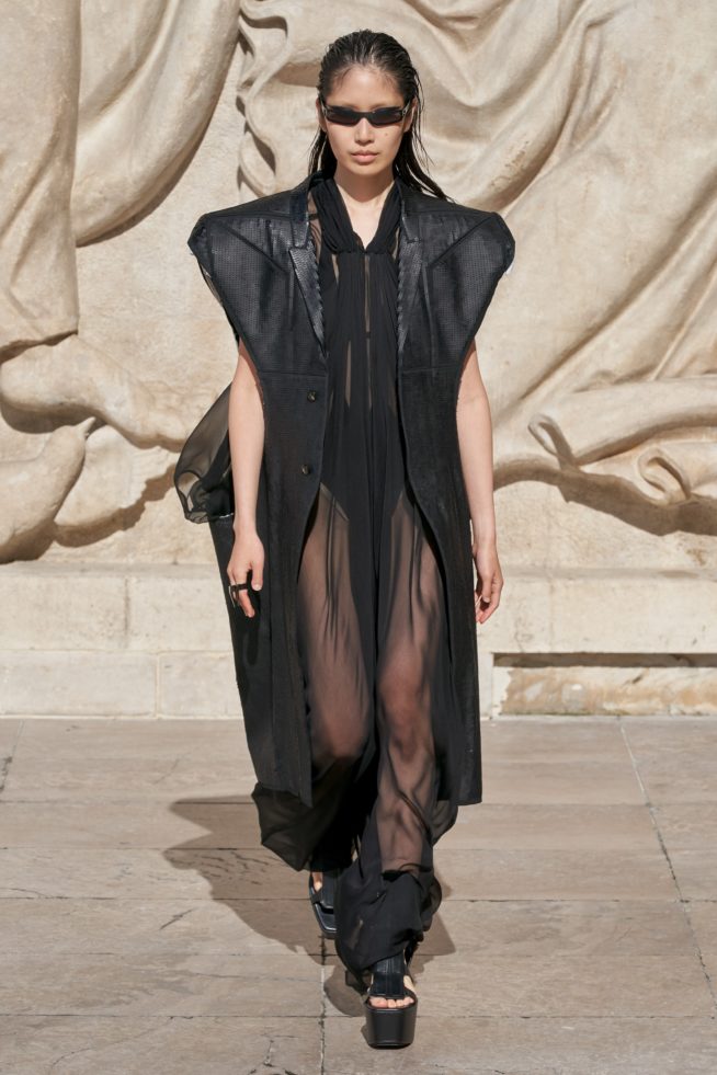 00013-rick-owens-spring-22-rtw-paris-credit-gorunway