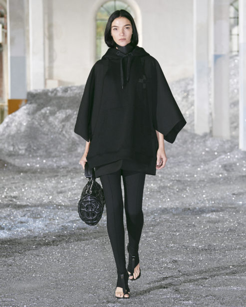 burberry-spring_summer-2022-womenswear-presentation-collection-look-10-mariacarla_001