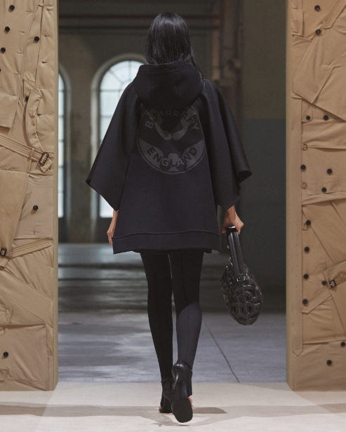 burberry-spring_summer-2022-womenswear-presentation-collection-look-10-mariacarla_002