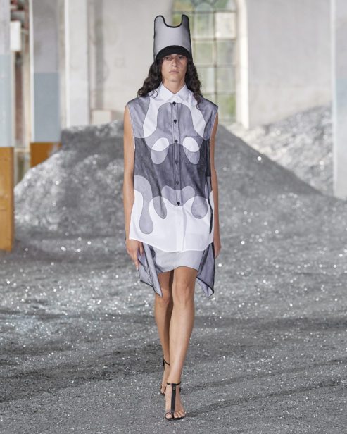 burberry-spring_summer-2022-womenswear-presentation-collection-look-12-cyrielle_001