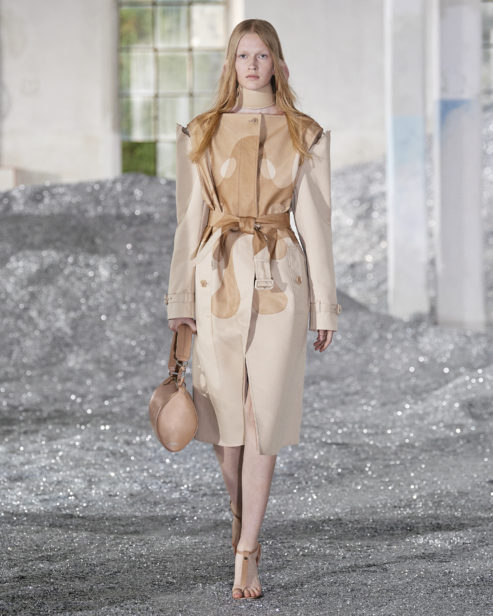 burberry-spring_summer-2022-womenswear-presentation-collection-look-13-marina_001