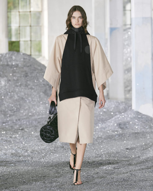 burberry-spring_summer-2022-womenswear-presentation-collection-look-15-vira_001