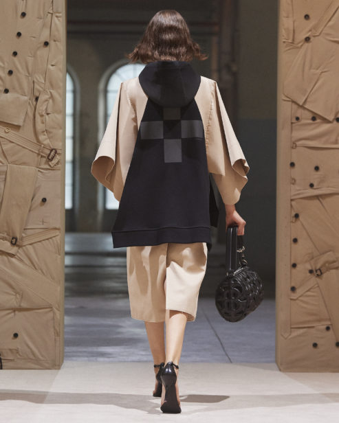 burberry-spring_summer-2022-womenswear-presentation-collection-look-15-vira_002