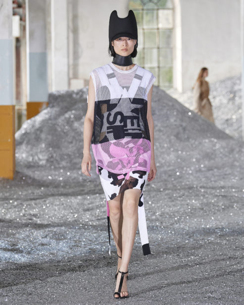 burberry-spring_summer-2022-womenswear-presentation-collection-look-17-chu_001