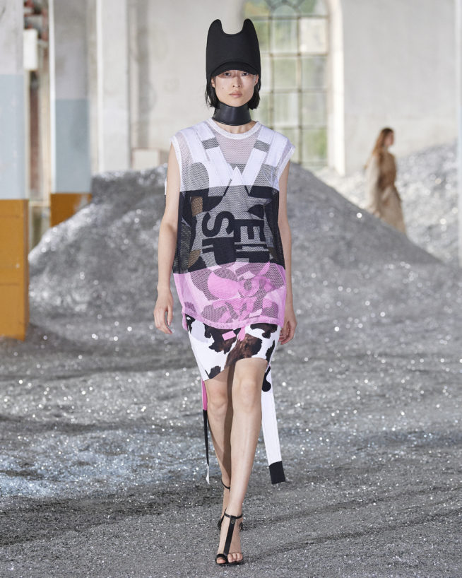 burberry-spring_summer-2022-womenswear-presentation-collection-look-17-chu_001