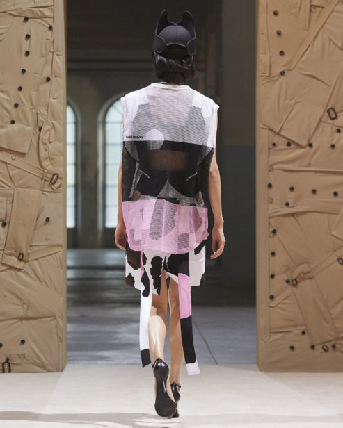burberry-spring_summer-2022-womenswear-presentation-collection-look-17-chu_002