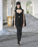 burberry-spring_summer-2022-womenswear-presentation-collection-look-18-loli_001