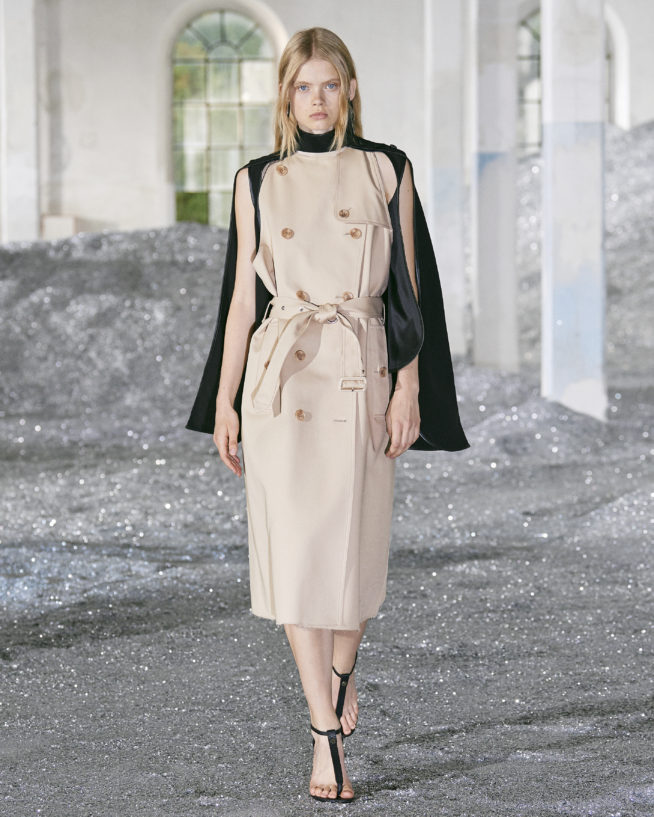 burberry-spring_summer-2022-womenswear-presentation-collection-look-19-evie_001