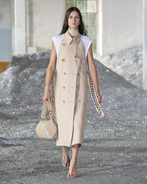 burberry-spring_summer-2022-womenswear-presentation-collection-look-2-chai_001