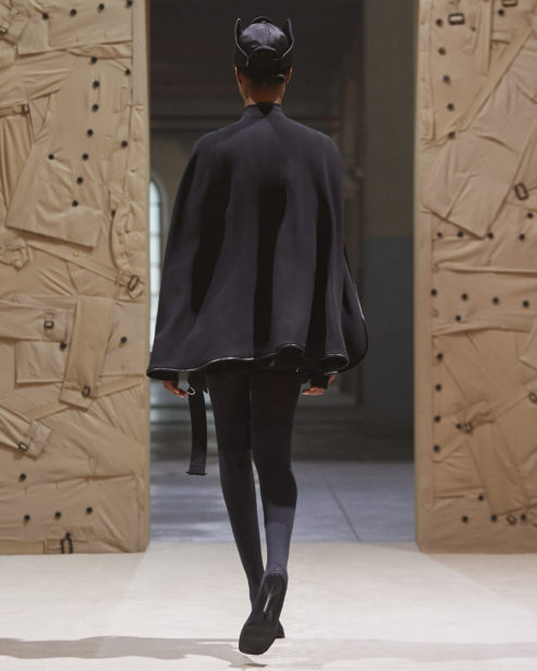 burberry-spring_summer-2022-womenswear-presentation-collection-look-20-mayowa_002