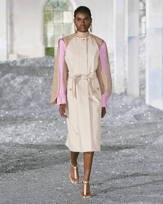 burberry-spring_summer-2022-womenswear-presentation-collection-look-21-briana_001