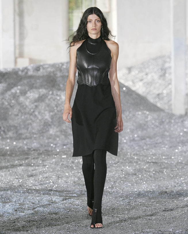 burberry-spring_summer-2022-womenswear-presentation-collection-look-22-flavie_001