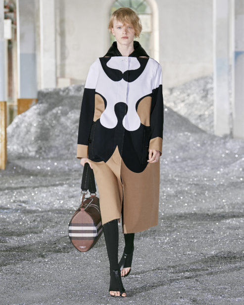 burberry-spring_summer-2022-womenswear-presentation-collection-look-23-hannah_001