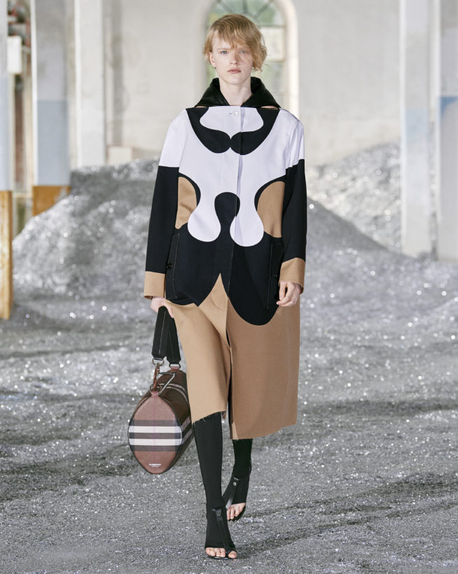 burberry-spring_summer-2022-womenswear-presentation-collection-look-23-hannah_001