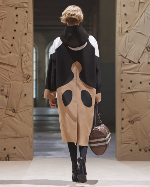 burberry-spring_summer-2022-womenswear-presentation-collection-look-23-hannah_002