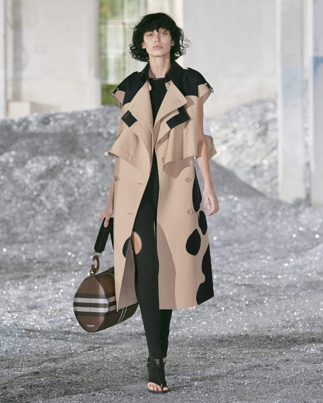 burberry-spring_summer-2022-womenswear-presentation-collection-look-25-maria_001