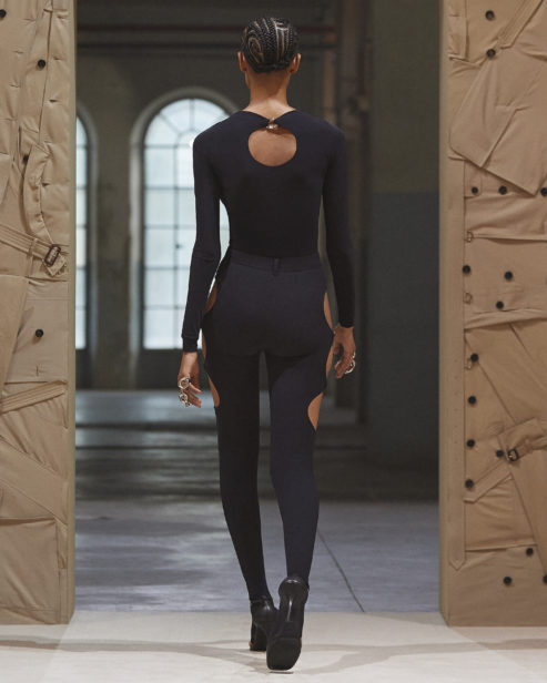 burberry-spring_summer-2022-womenswear-presentation-collection-look-26-chisom_002