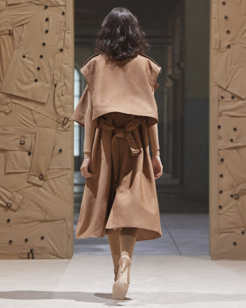 burberry-spring_summer-2022-womenswear-presentation-collection-look-27-karo_002