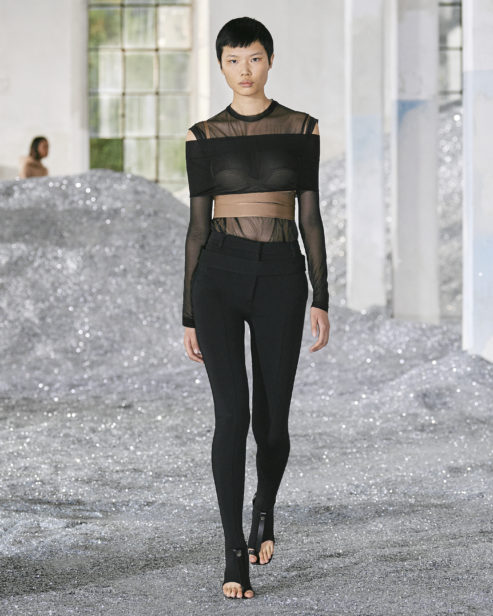 burberry-spring_summer-2022-womenswear-presentation-collection-look-28-kayako_001