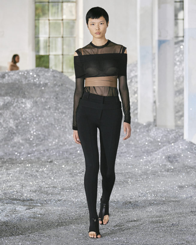 burberry-spring_summer-2022-womenswear-presentation-collection-look-28-kayako_001