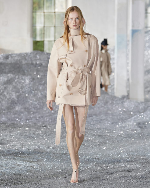 burberry-spring_summer-2022-womenswear-presentation-collection-look-3-rianne_001