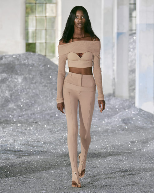 burberry-spring_summer-2022-womenswear-presentation-collection-look-30-genevieve_001
