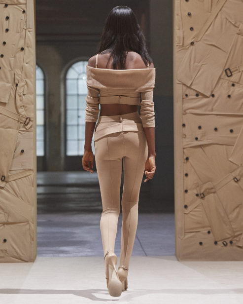 burberry-spring_summer-2022-womenswear-presentation-collection-look-30-genevieve_002