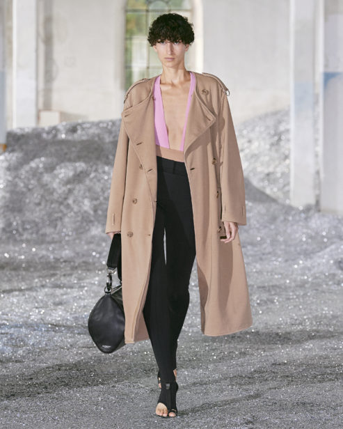burberry-spring_summer-2022-womenswear-presentation-collection-look-31-renata_001
