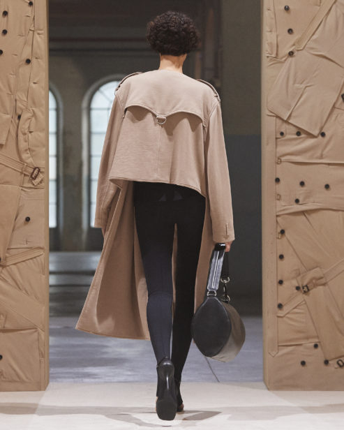 burberry-spring_summer-2022-womenswear-presentation-collection-look-31-renata_002
