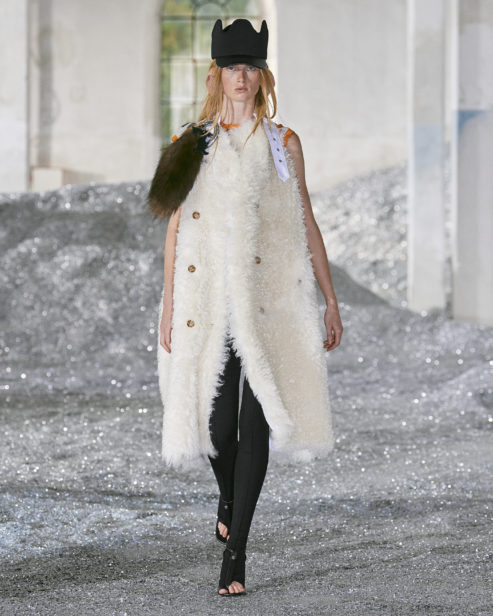 burberry-spring_summer-2022-womenswear-presentation-collection-look-33-rianne_001
