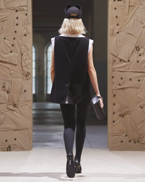 burberry-spring_summer-2022-womenswear-presentation-collection-look-36-fran_002