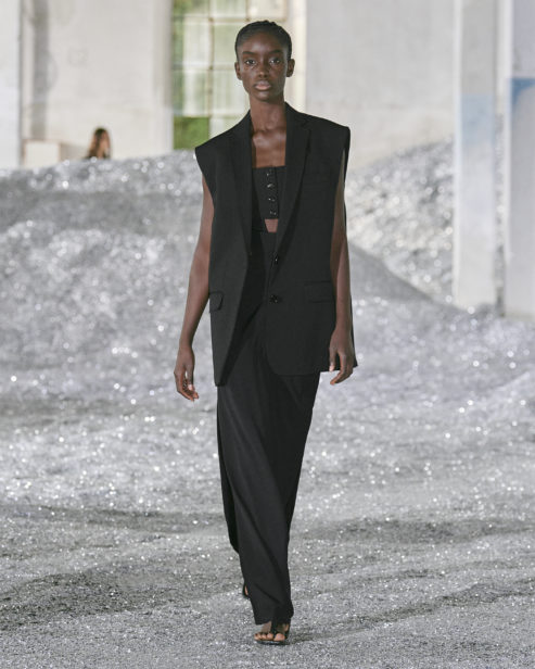 burberry-spring_summer-2022-womenswear-presentation-collection-look-39-maty_001