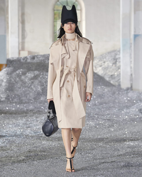 burberry-spring_summer-2022-womenswear-presentation-collection-look-4-yilan_001