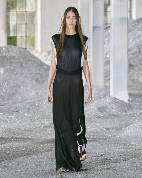 burberry-spring_summer-2022-womenswear-presentation-collection-look-40-martina_001