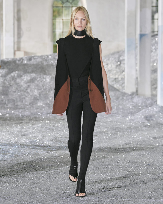 burberry-spring_summer-2022-womenswear-presentation-collection-look-41-candice_001
