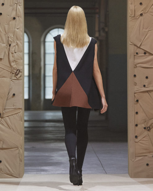 burberry-spring_summer-2022-womenswear-presentation-collection-look-41-candice_002