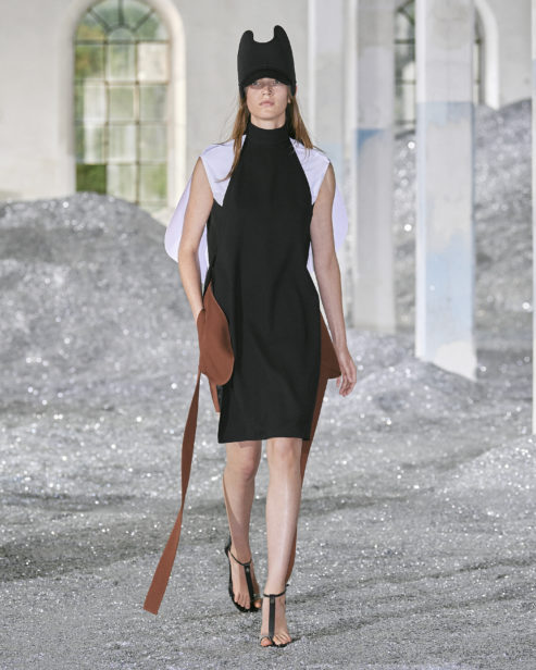 burberry-spring_summer-2022-womenswear-presentation-collection-look-42-laura_001
