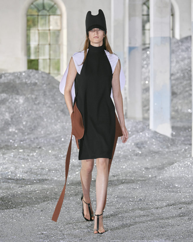 burberry-spring_summer-2022-womenswear-presentation-collection-look-42-laura_001