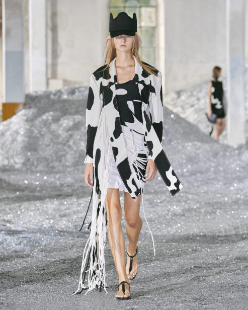 burberry-spring_summer-2022-womenswear-presentation-collection-look-44-valeria_001