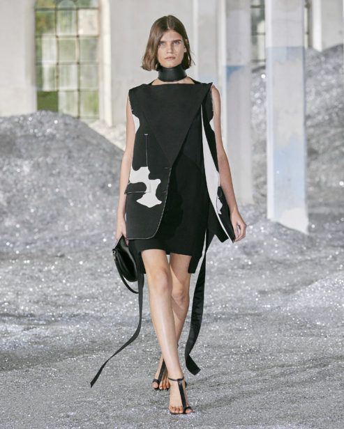burberry-spring_summer-2022-womenswear-presentation-collection-look-45-kateryna_001