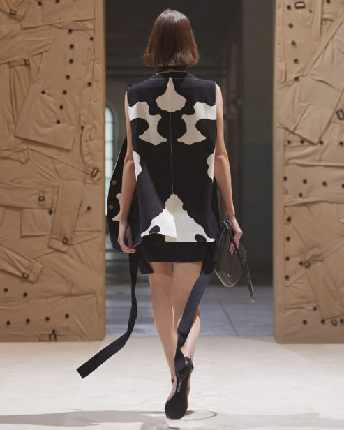 burberry-spring_summer-2022-womenswear-presentation-collection-look-45-kateryna_002