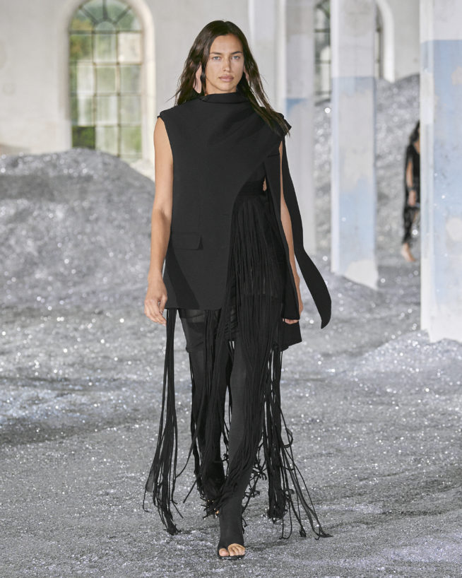 burberry-spring_summer-2022-womenswear-presentation-collection-look-47-irina_001