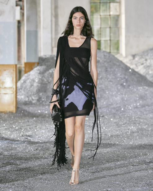 burberry-spring_summer-2022-womenswear-presentation-collection-look-48-loli_001