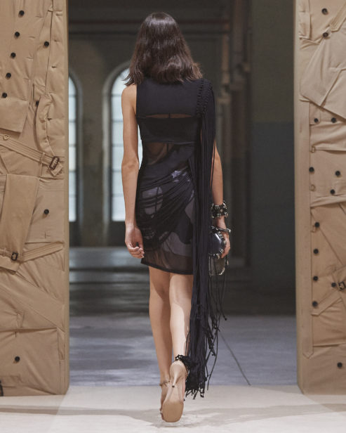 burberry-spring_summer-2022-womenswear-presentation-collection-look-48-loli_002