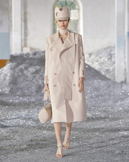 burberry-spring_summer-2022-womenswear-presentation-collection-look-5-kayako_001